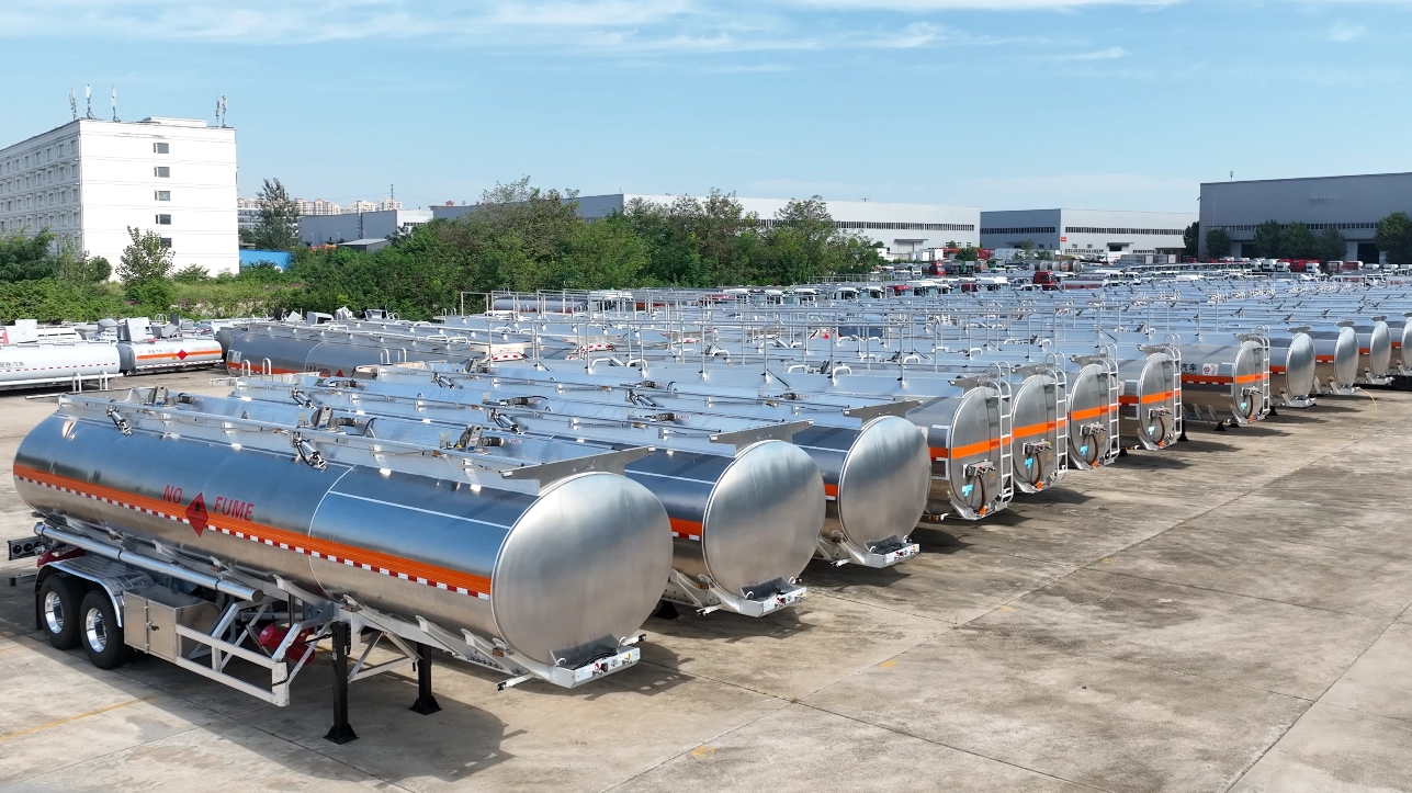 O caminhão semi-trailer de 1200 unidades 34000L de tanque de combustível para o veículo Peru-Chusheng