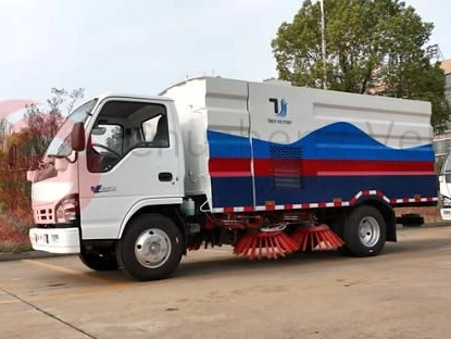 5 unidades ISUZU 600P 4X2 4000L Caminhão varredor rodoviário de alta pressão está pronto para envio!